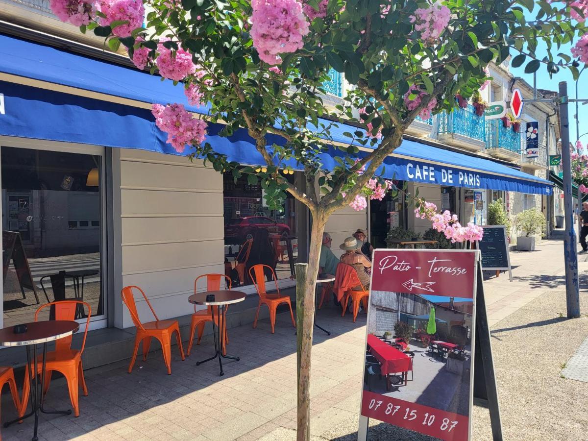 Cafe De Paris Hotell Lesparre-Médoc Exteriör bild